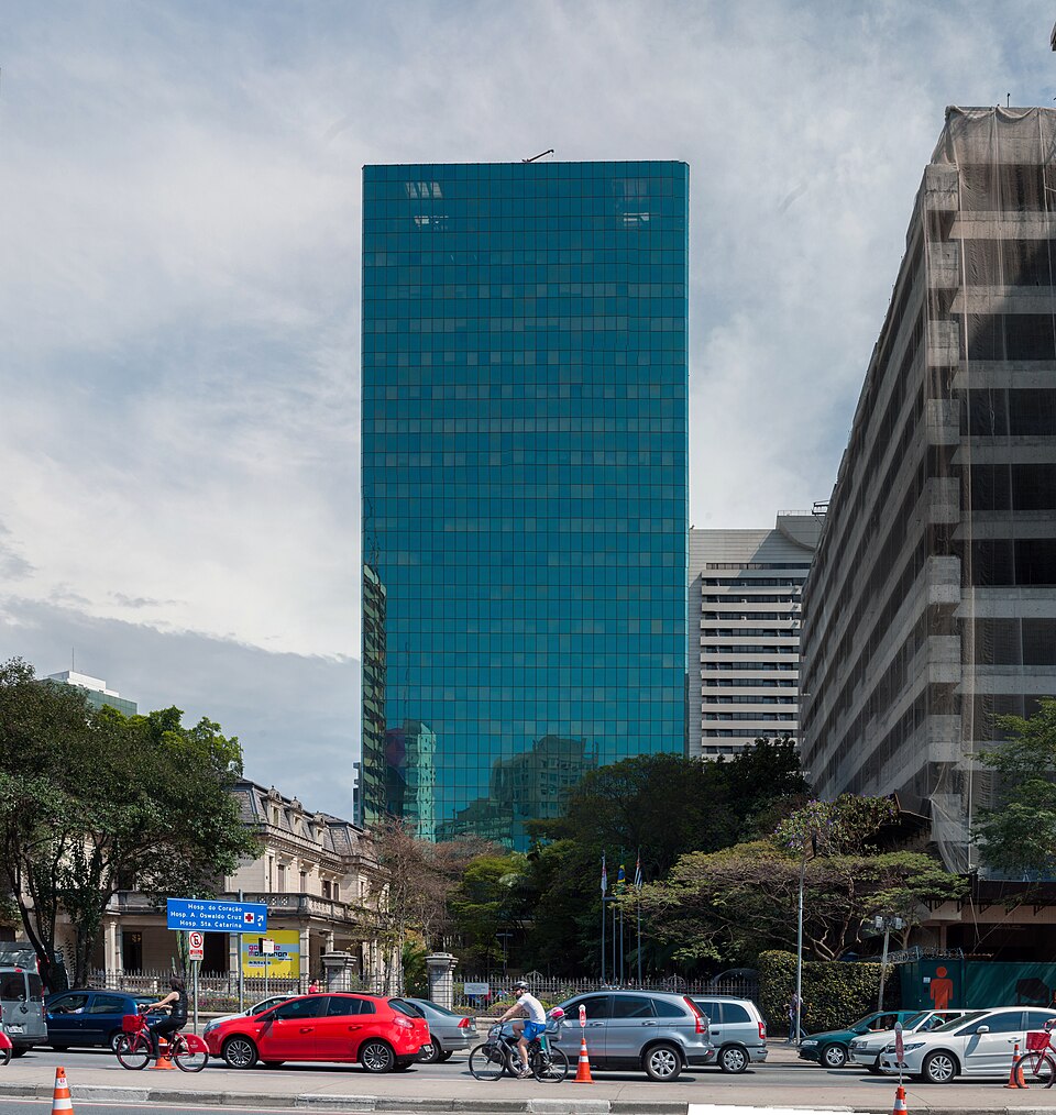 Live view of Avenida Paulista, São Paulo